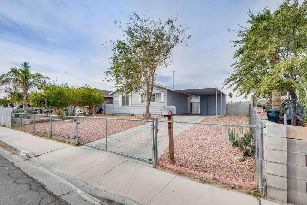 Cozy Home! 16 Min Away From Strip And Fremont Las Vegas Exterior photo