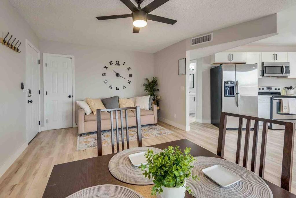 Cozy Home! 16 Min Away From Strip And Fremont Las Vegas Exterior photo